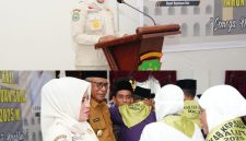 Penyampaian Sambutan dan Pelepasan 105 Orang JCH Oleh Bupati Kepsul, Hj.Fifian Adeningsi Mus