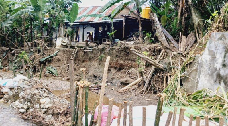 Tanggul Penahan Banjir Desa Fogi Jebol