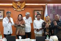 Foto Bersama Bupati Sula dan Mensos RI
